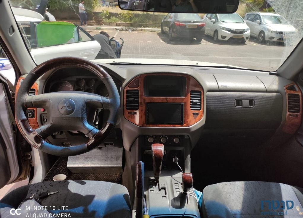 2002' Mitsubishi Pajero מיצובישי פג'רו photo #3