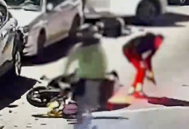 17 летний подросток без водительских прав сбил на мотоцикле человека и сбежал