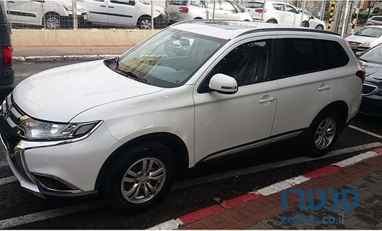 2016' Mitsubishi Outlander photo #1