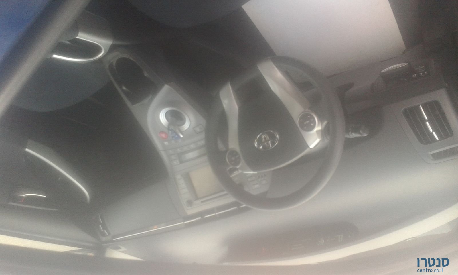 2013' Toyota Prius Plug-in Hybrid photo #2