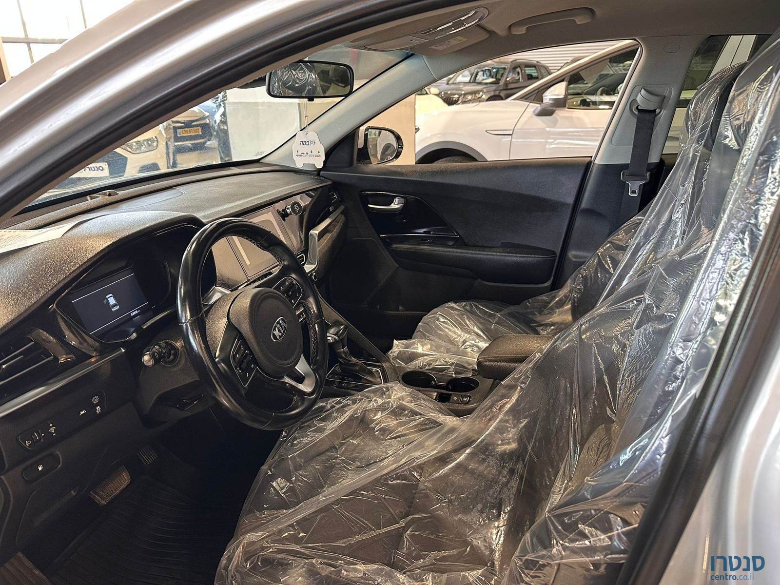 2020' Kia Niro photo #5