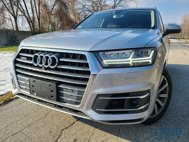 2019' Audi Q7 photo #1