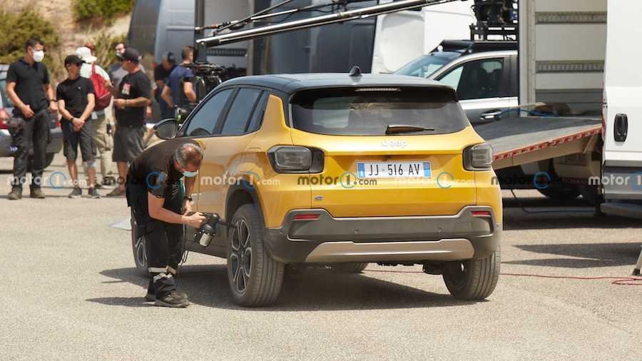 New Jeep Electric Crossover Spy Shots Show Glimpse Of Brand’s Future