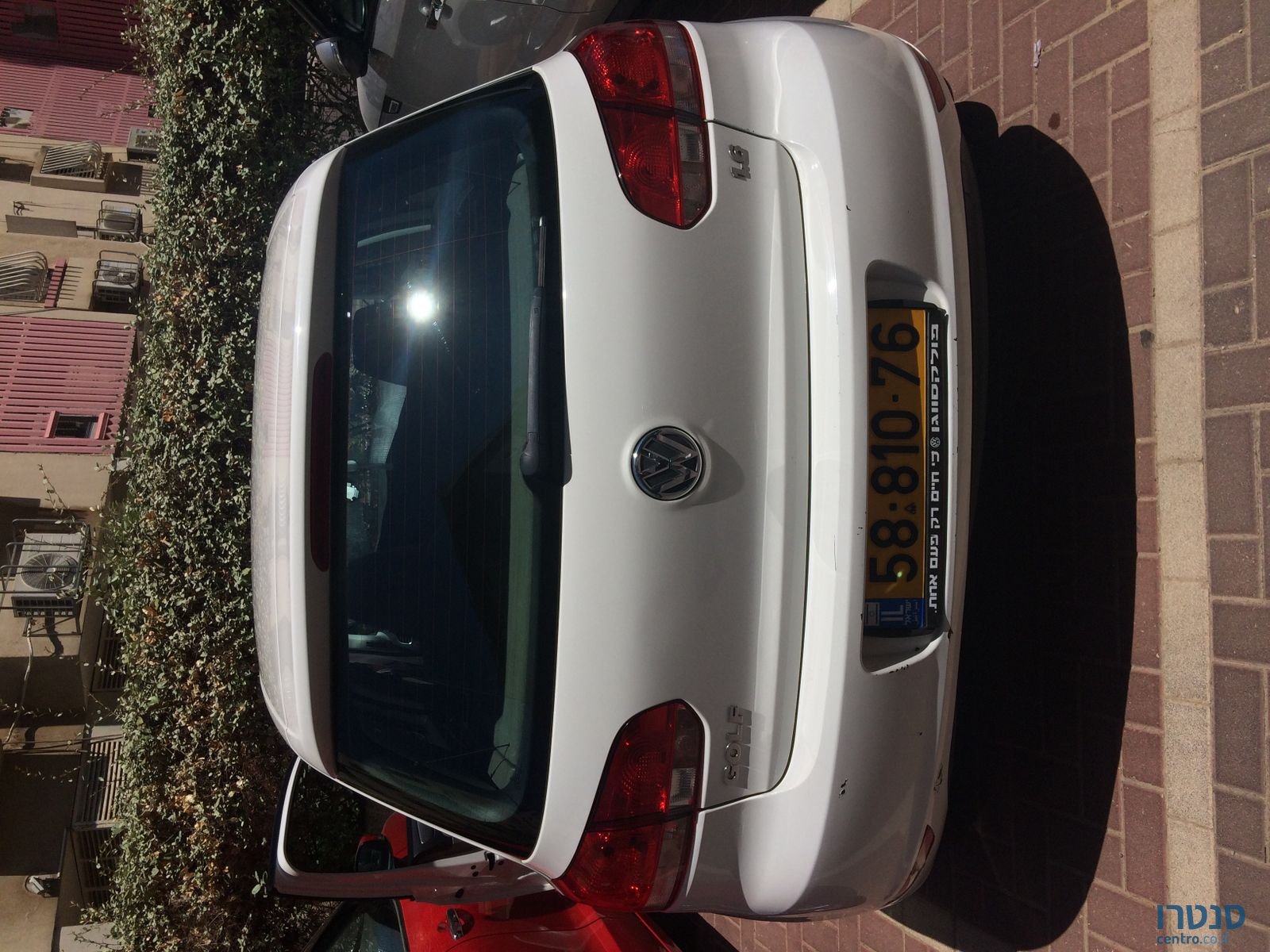 2011' Volkswagen Golf photo #7