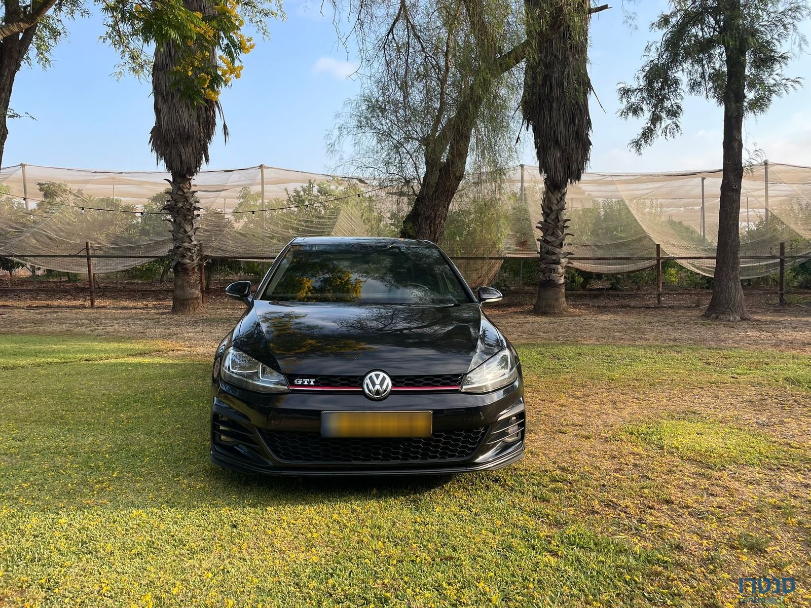 2017' Volkswagen Golf GTI photo #7