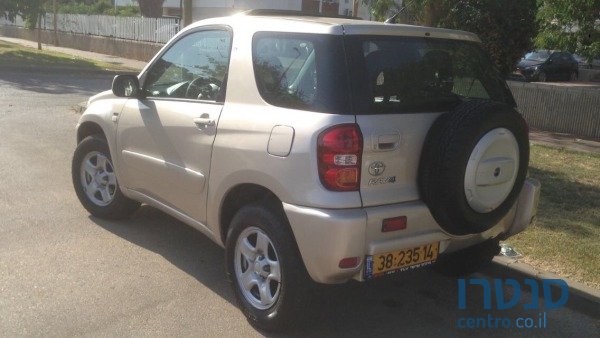 2006' Toyota RAV4 photo #2