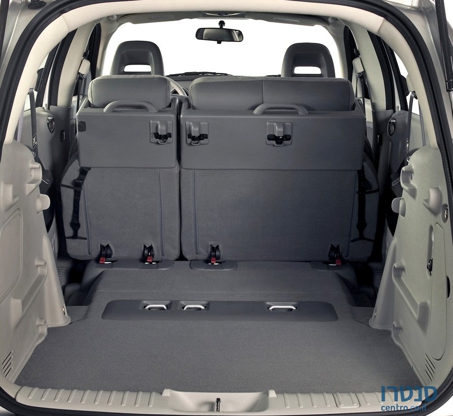 2009' Chrysler PT Cruiser photo #2