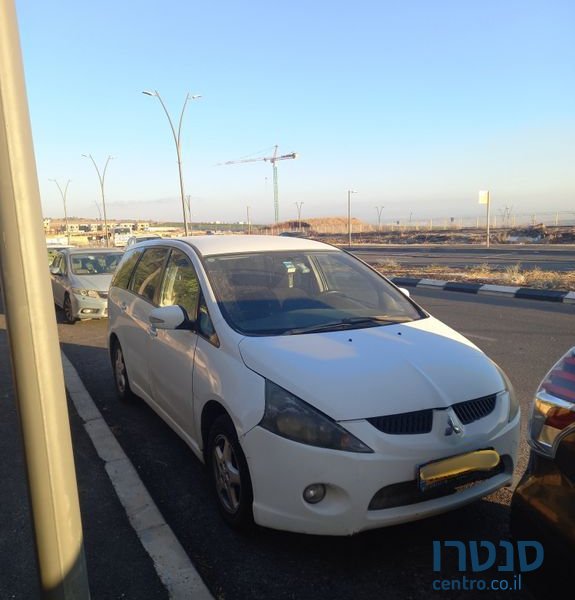 2010' Mitsubishi Grandis מיצובישי גרנדיס photo #6