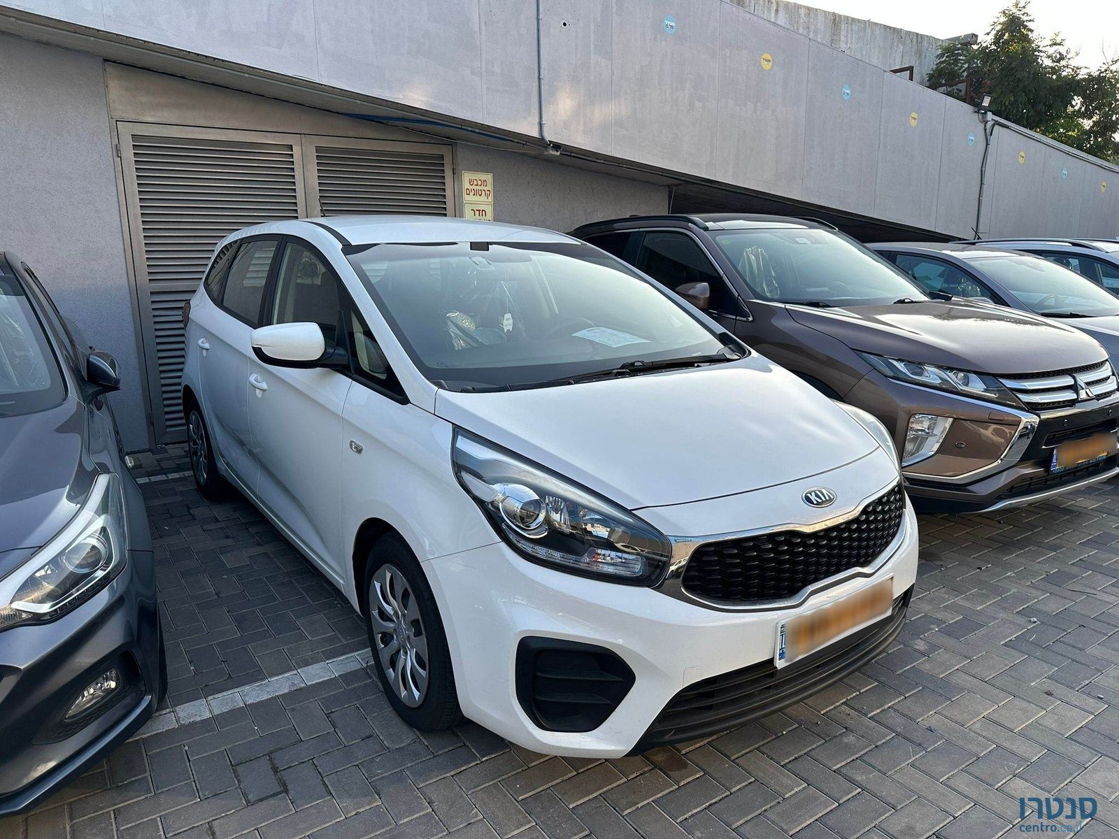 2018' Kia Carens photo #2