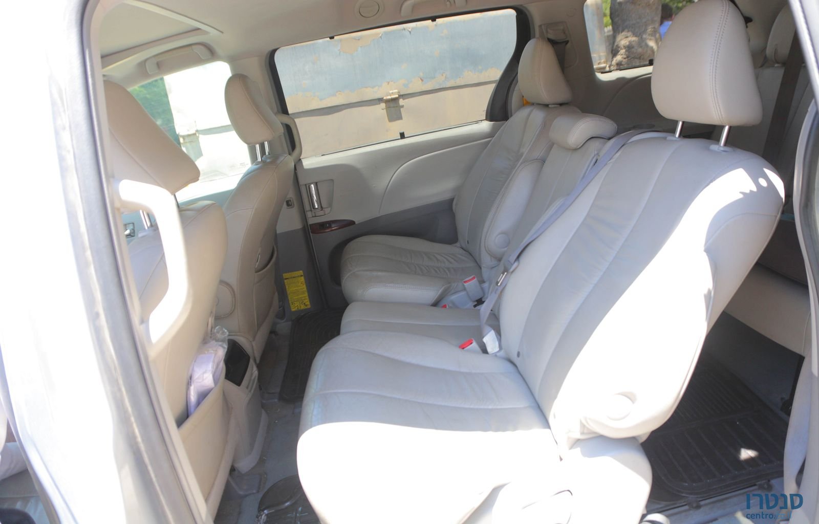 2011' Toyota Sienna טויוטה סיינה photo #2