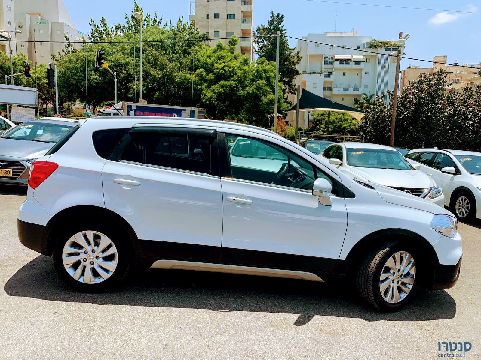 2018' Suzuki SX4 photo #3