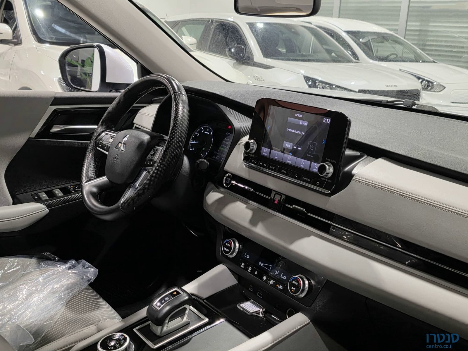 2022' Mitsubishi Outlander photo #5