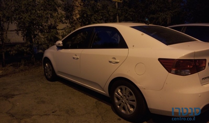 2010' Kia Forte photo #2