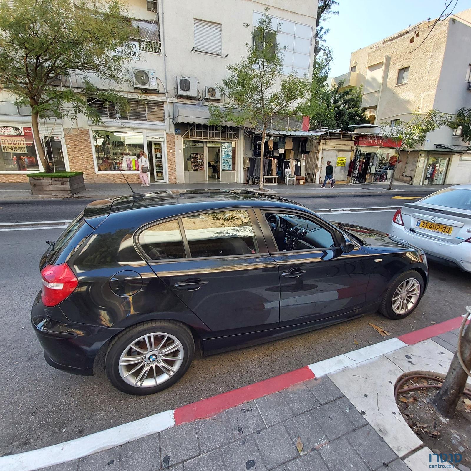 2011' BMW 118 photo #7