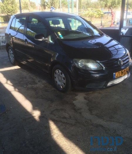 2009' Volkswagen Golf Plus photo #1